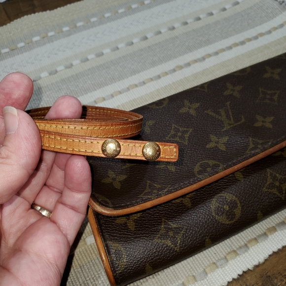 LOUIS VUITTON TWIN GM - Picture 11 of 13